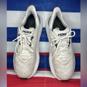 ✨🥳 Hoka One One - Arahi 6 Stability Running Sneakers Blanc de Blanc/Steel Wool